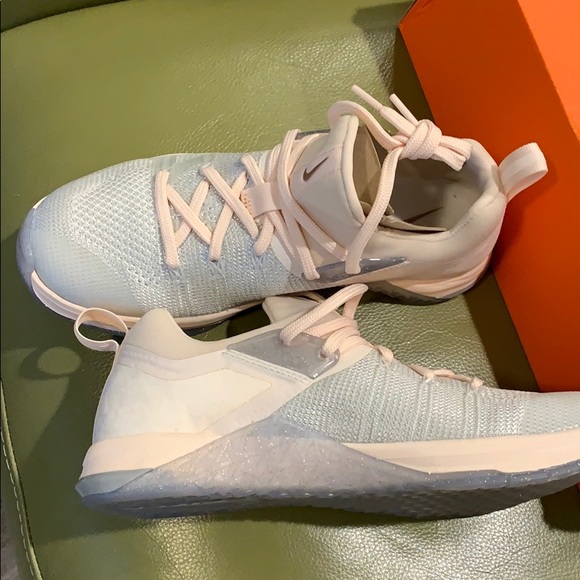 W NIKE METCON FLYKNIT 3 MTLC mate silver/guava ice - Picture 4 of 10